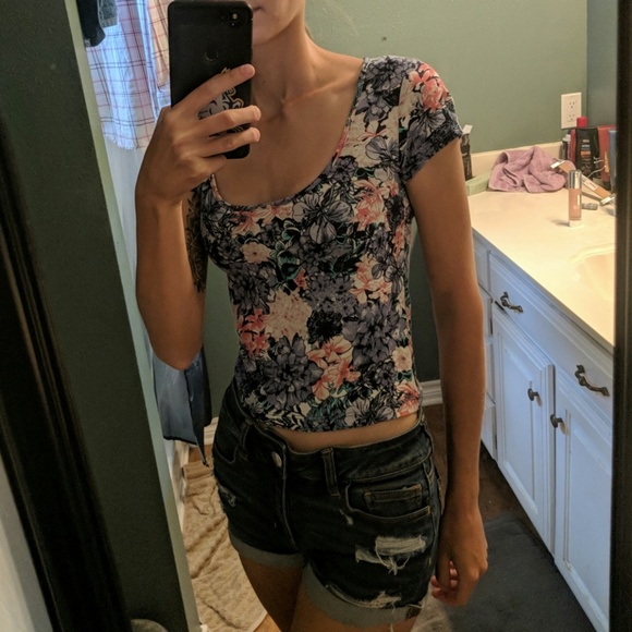 Floral Crop Top - Picture 2 of 2